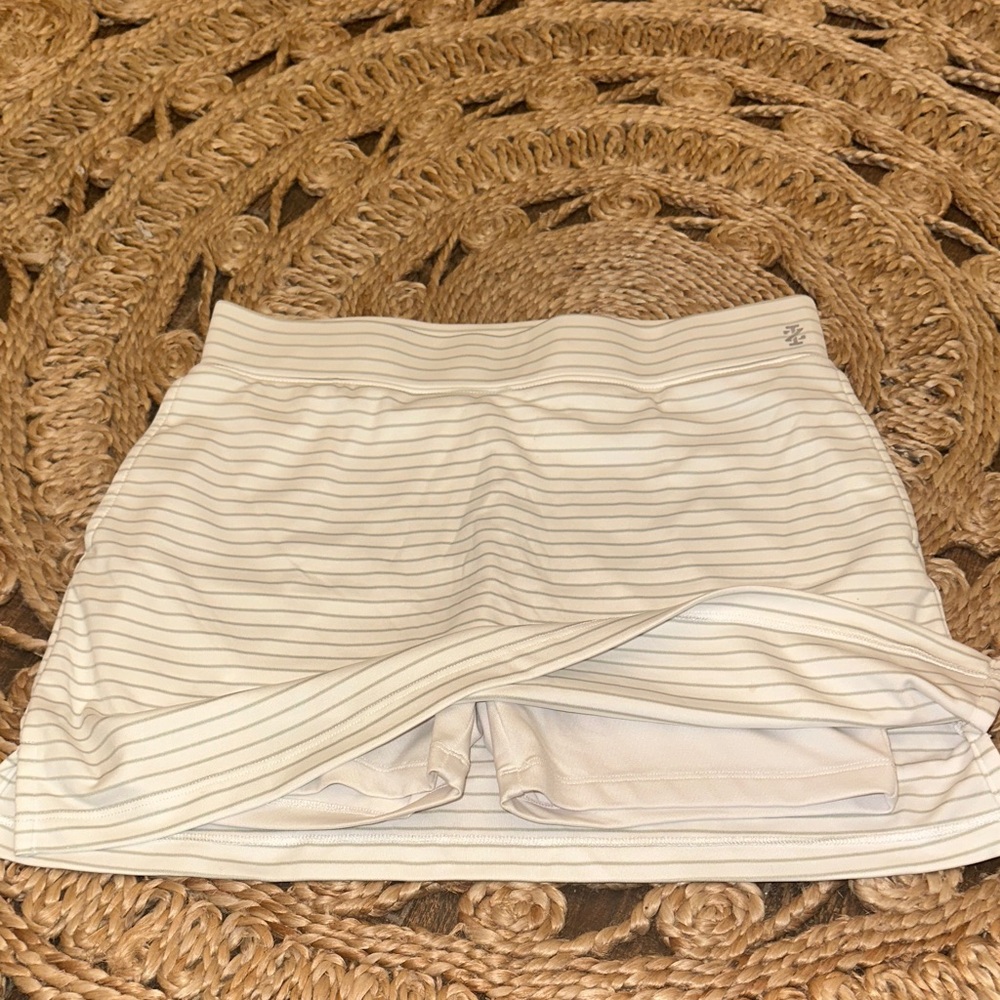 IZOD Golf Skort Womens White Striped Tennis Skirt Athletic Pickleball Skort - Picture 5 of 5